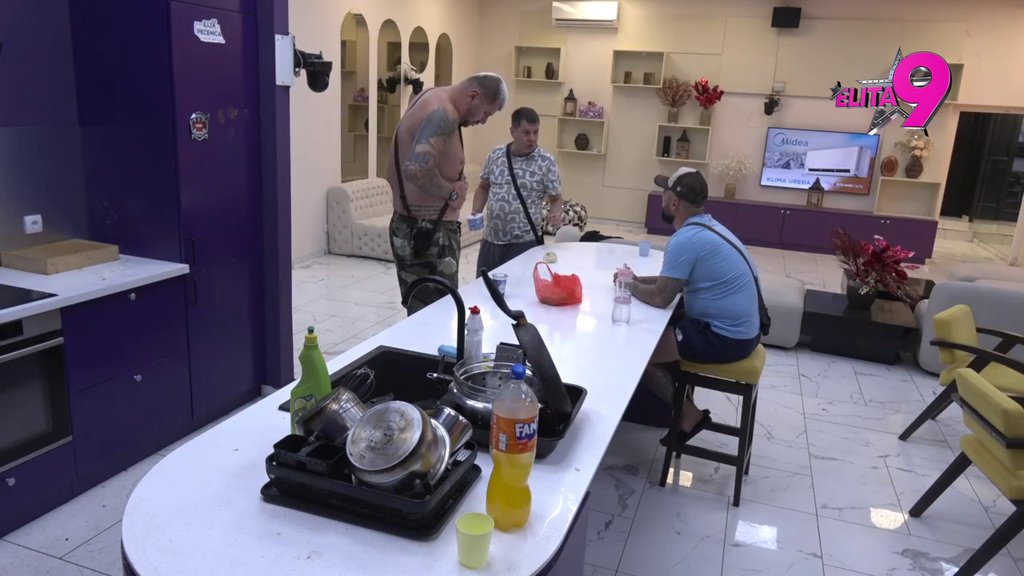 Ona slavi rođendan, a dan žalosti u Makedoniji: Luka i Janjuš shvatili da je Sofija uzela MILION od Daneta, Ivan sumnja da on nije jedini (VIDEO)