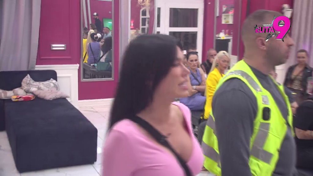 Stanija GRCA U SUZAMA na Asminove optužbe, on ne bira na načine na koje bi je unizio: Marka je uhvatila da se dopisuje sa... (VIDEO)