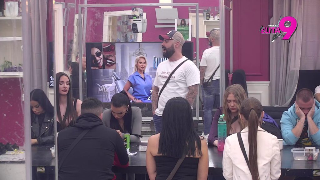 On je bio u buvari, samo je njemu mogao da ispadne sapun: Anđelo žestoko ponizio Luku pred svima, on podivljao, pa otkrio: Vezao je ovu devojku i TUKAO JE (VIDEO)