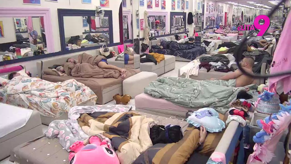 Mrtvo more u spavaćoj sobi: Takmičari ni da mrdnu na oglašavanje Velikog šefa (VIDEO)