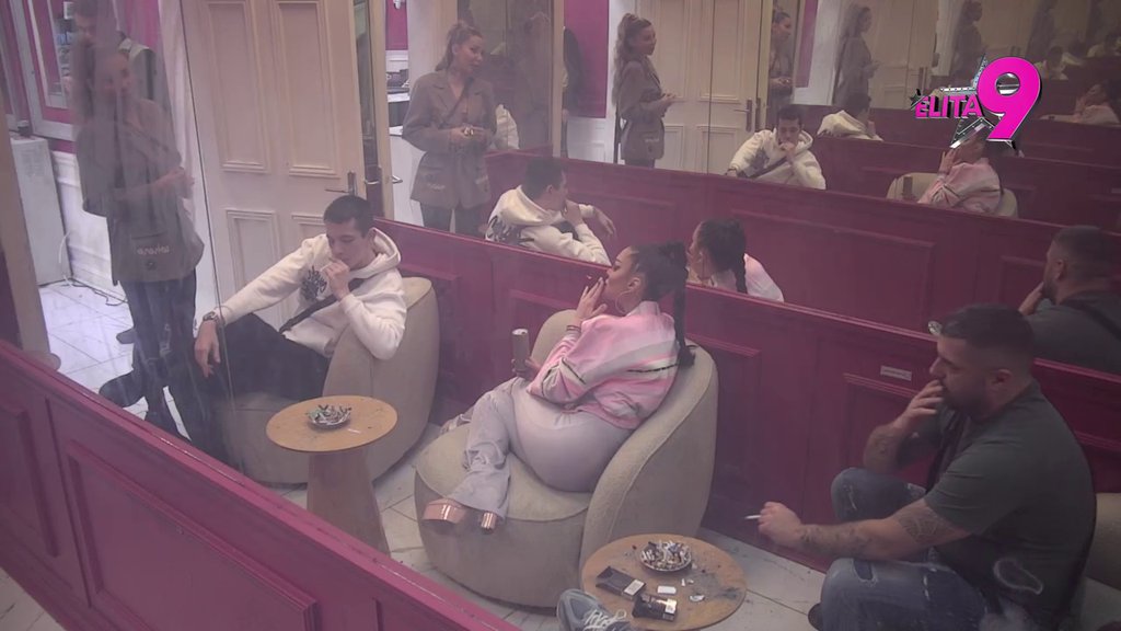 DUBOKO UDAHNULA, PA OPLELA! Aneli rasipa uvrede po Asminu, uključila vređalicu u petu brzinu! (VIDEO)