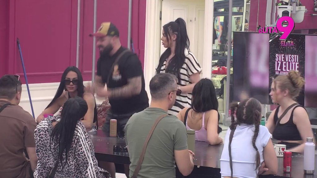 Sama sebi skočila u usta: Aneli pokušala da ponizi Anitu, pa na OVO pitanje dobila AMNEZIJU (VIDEO)