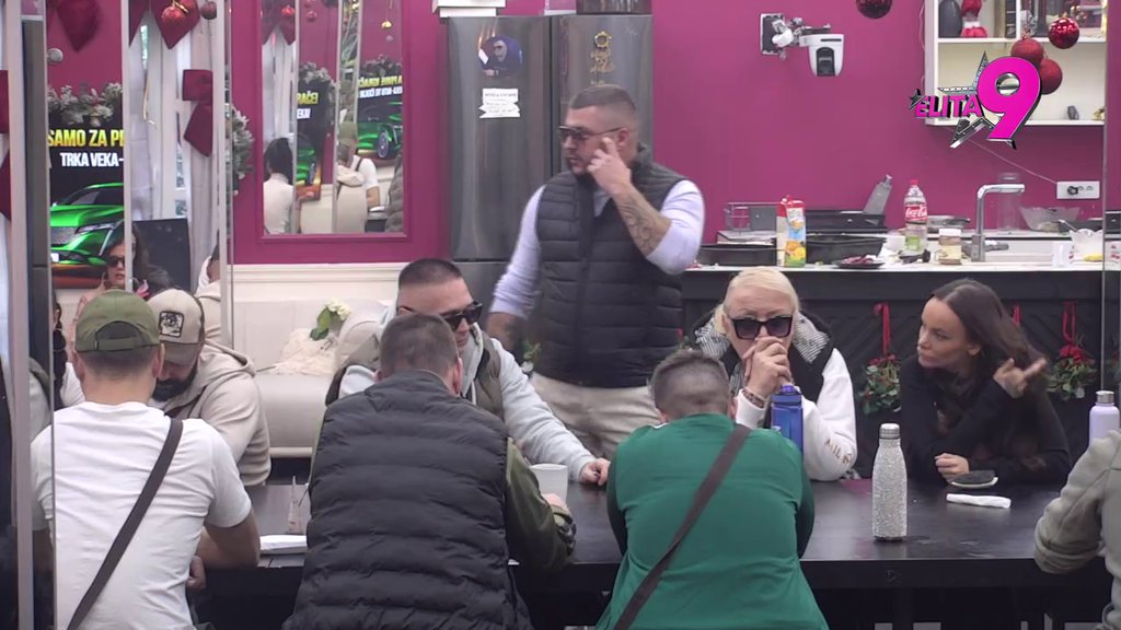 Nekada si i gruba, ali... Asmin se zahvalio Matoroj na pomoći, pa pokušao da urazumi Boru Santanu: Dozvolio si da klinka priča kako smrdiš (VIDEO)