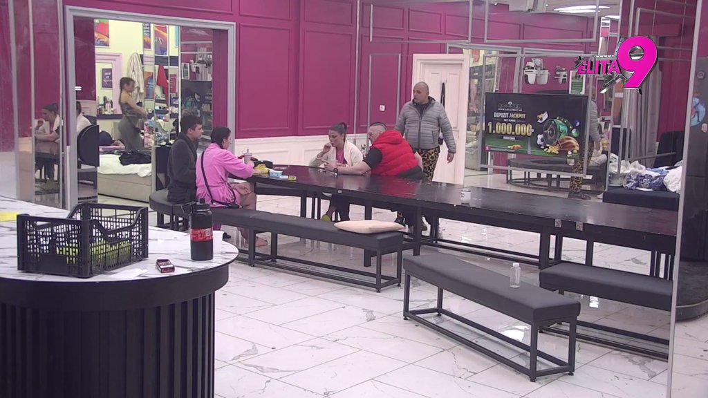 Karambol u kući! Bora ponovo izvređao Hani ćerku, izbio haos (VIDEO)