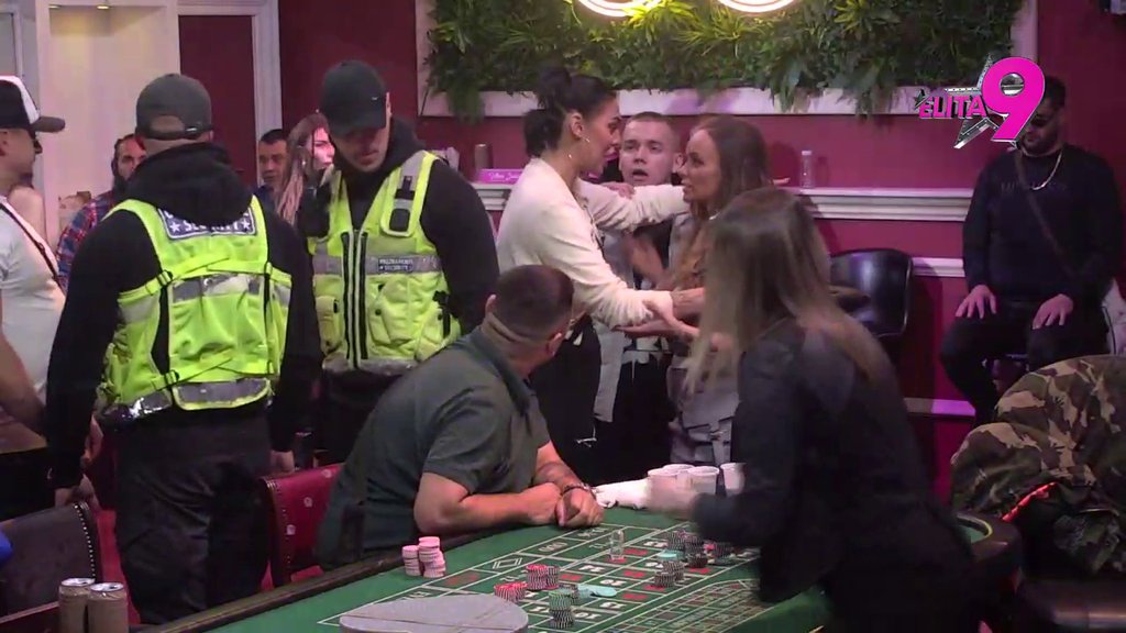 Slagao, nije trepnuo: Teodora rešila da se obračuna s Bebicom zbog Mine, on se napravio lud! (VIDEO)