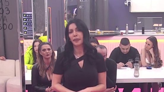 Čija je prošlost gora?! Aleksandra i Anđela podsetile jedna drugu na rane radove, odzvanjaju teške prozivke Belom kućom! (VIDEO)