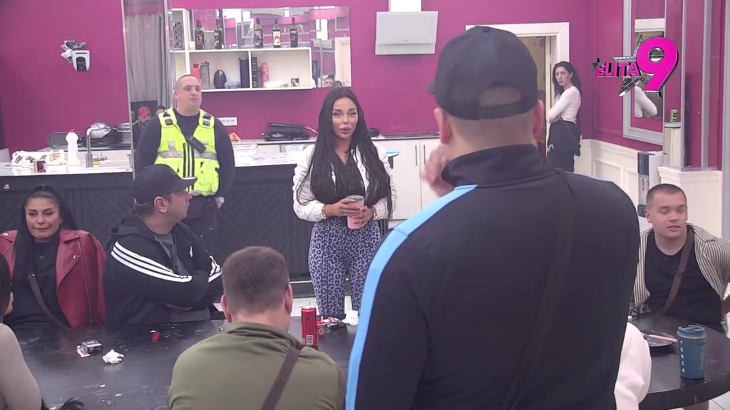 Prevarant, ovo je prekucana igrica! Terza ne može očima da gleda Sofiju, ona pokušala da ga ponizi: Hoću da izmuzem nekoga, a sa njim sam?! (VIDEO)