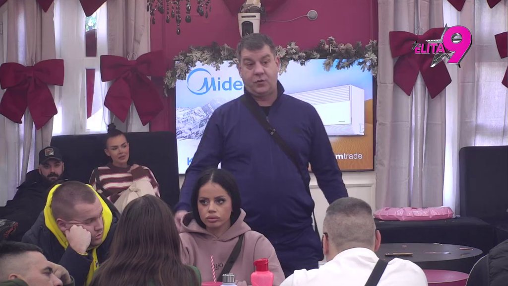 BEZ MILOSTI: Ivan Marinković skinuo rukavice, pa kao nikad do sada opljuvao lik i delo Teodore Delić: KAD LISICA NIJE MOGLA DA DOHVATI GROZD, NAZVALA GA JE KISELIM! (VIDEO)