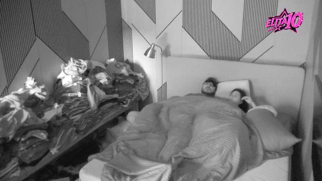 Sad ću da sedim i da se družim sa vama: Laura uletela u rehab i napravila haos Caru, Kristina od muke napustila njegove odaje! (VIDEO)