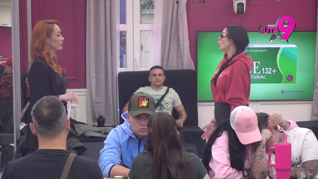 Svaki moj partner to mora da prihvati: Maja tera cirkus sa lemurima i od Alibabe pravi pravu budalu! (VIDEO)