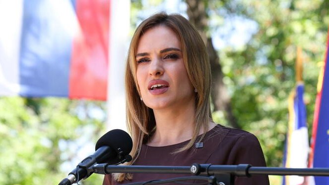 Đurđević Stamenkovski: Zakon roditelj negovatelj štiti i samohrane roditelje (VIDEO)