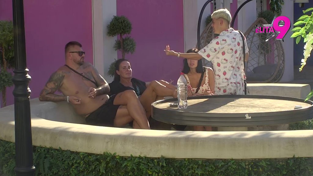 URNEBESNO! Stanić pritrčao Janjušu u susret kako bi mu se pohvalio novim noktima, on doživeo FRAS! (VIDEO)
