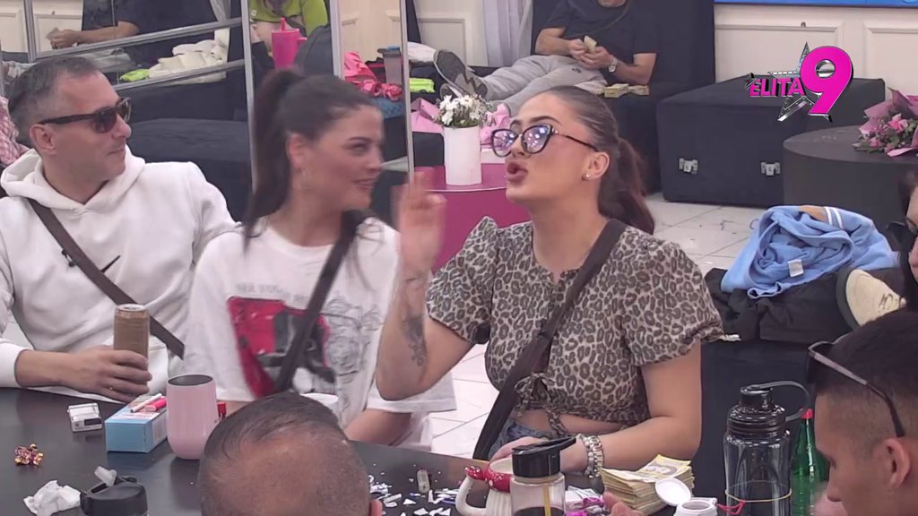 O svima imaš lepe reči, samo meni kažeš da sam POLUPANA! Anastasija zamerila Mići što nju nikad ne podrži, on joj odbrusio! (VIDEO)