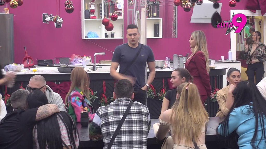 Nazvao sam je kaldrmušom, ali sam se izvinio: Murat nahvalio Sofiju i Terzu, a onda je Sara indirektno odjavila Luksa za sva vremena: Knjiga se ne čita više puta, ja sam svoju pročitala i više je ne čitam (VIDEO)