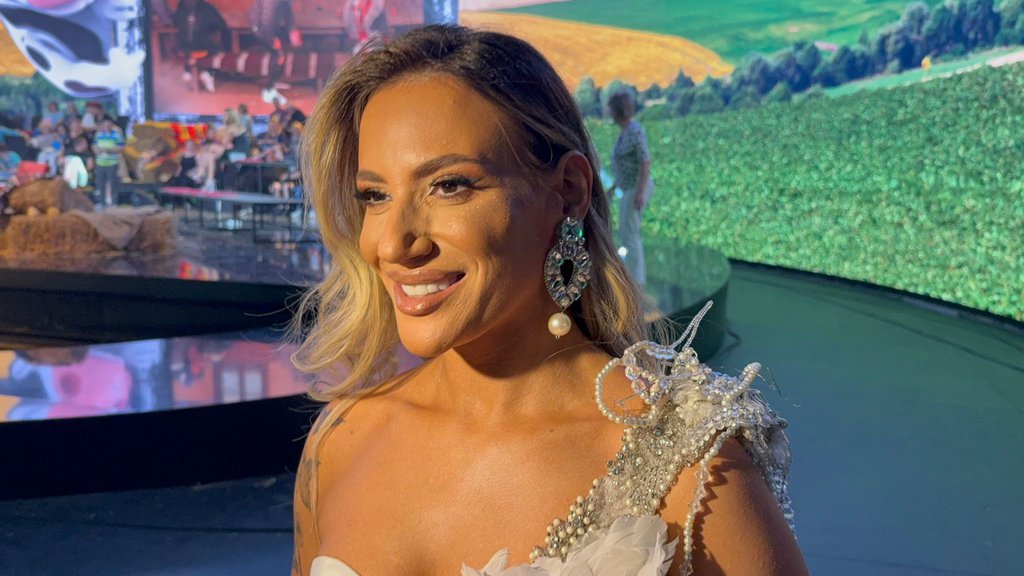 MI SMO GLAVNA TEMA U KUĆI LAZIĆA: Kristina Spalević oduševila izgledom u finalnoj noći FARMERA, za Pink.rs otkrila koliko je uzbuđena zbog susreta sa Kristijanom, pa žestoko odbrusila Neci Laziću! (FOTO+VIDEO)