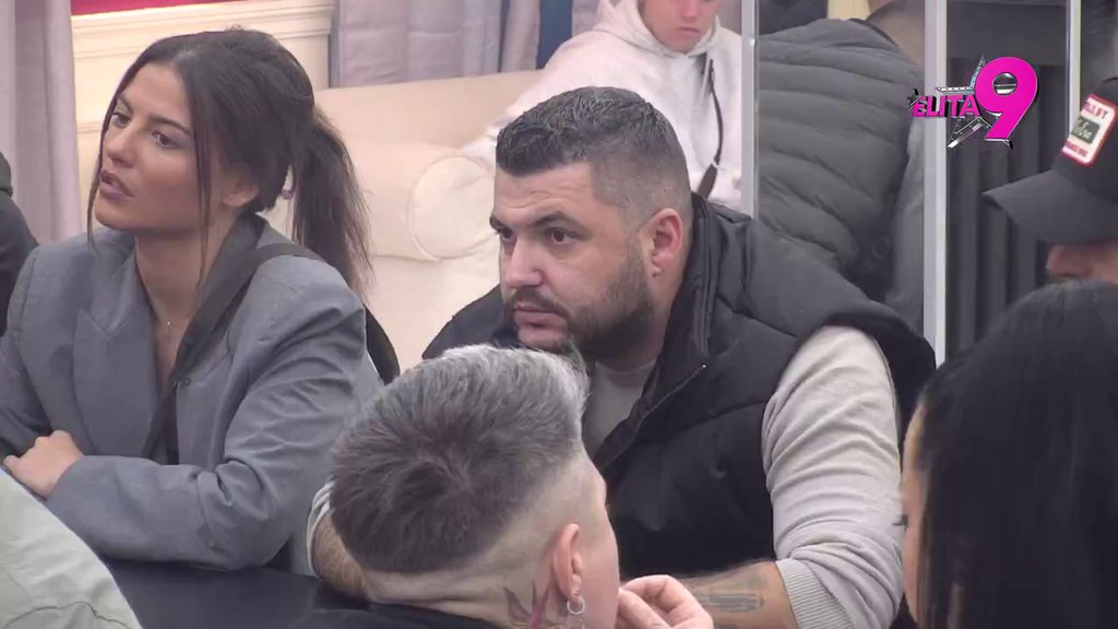 Stavila sam pare u pelene od automobila: Aneli progovorila o odnosu sa bratom i njegovom ženom, pa se osvrnula na upade policije zbog Asmina (VIDEO)