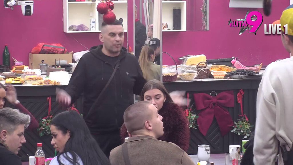 Bez dlake na jeziku: Bebica unakazio Neria i Hanu, oni ne znaju gde udaraju! (VIDEO)