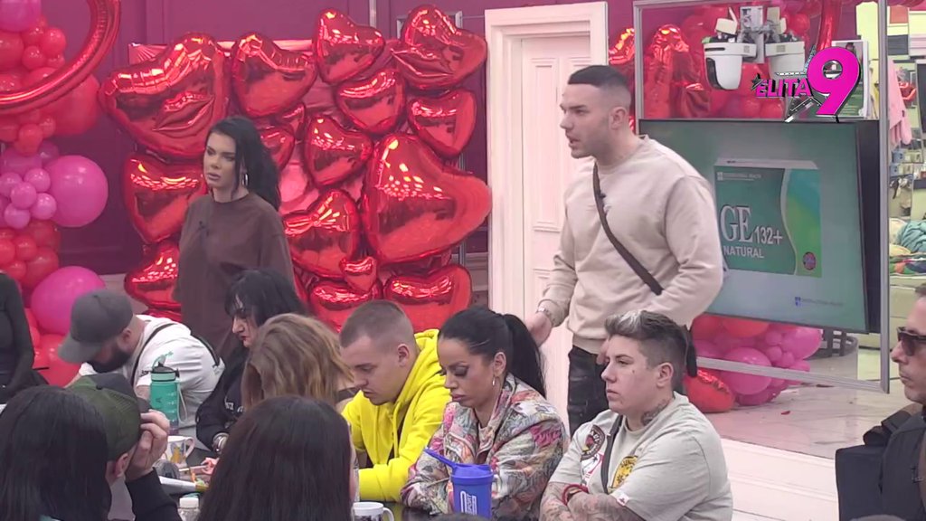 OTVORIO DUŠU: Anđelo otkrio šta je sve uradio za Anitu u njihovoj vezu, ona šokirala odgovorom, pa pomenula sina (VIDEO)