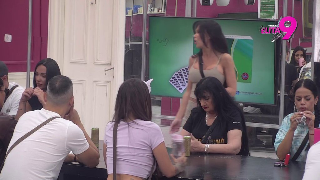 Koliko imaš dana radnog staža? Stanija sa dve rečenice upropastila Aneli, njena priča da nije sponzoruša pala u vodu! Ahmićeva priznala: Marinko mi je kupio auto! (VIDEO)
