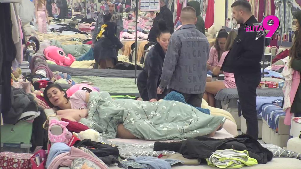 BUDALETINO SKLONI SE: Asmin nakon flertovanja sa Sarom doleteo do Maje da se opravda, ona ga oduvala jednom rečenicom (VIDEO)