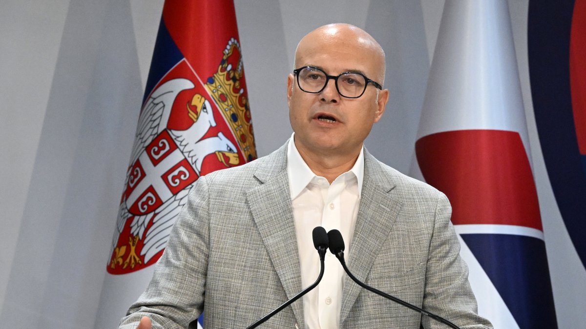 ‘Nećete nam zabraniti srpski jezik, ćirilicu i trobojku’ Vučević zagrmeo: Vera je utkana u dušu srpskog naroda! (VIDEO)