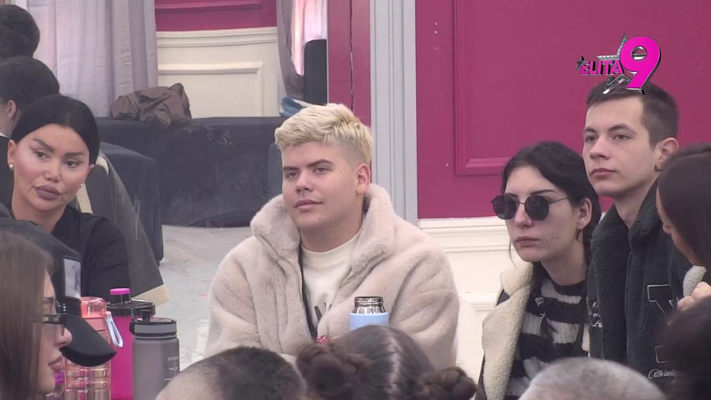 DEMANTOVAO SAM SEBE! Nakon što je rekao da će u potpunosti ignorisati Maju, Asmin opet svu pažnju usmerio ka njoj! (VIDEO)