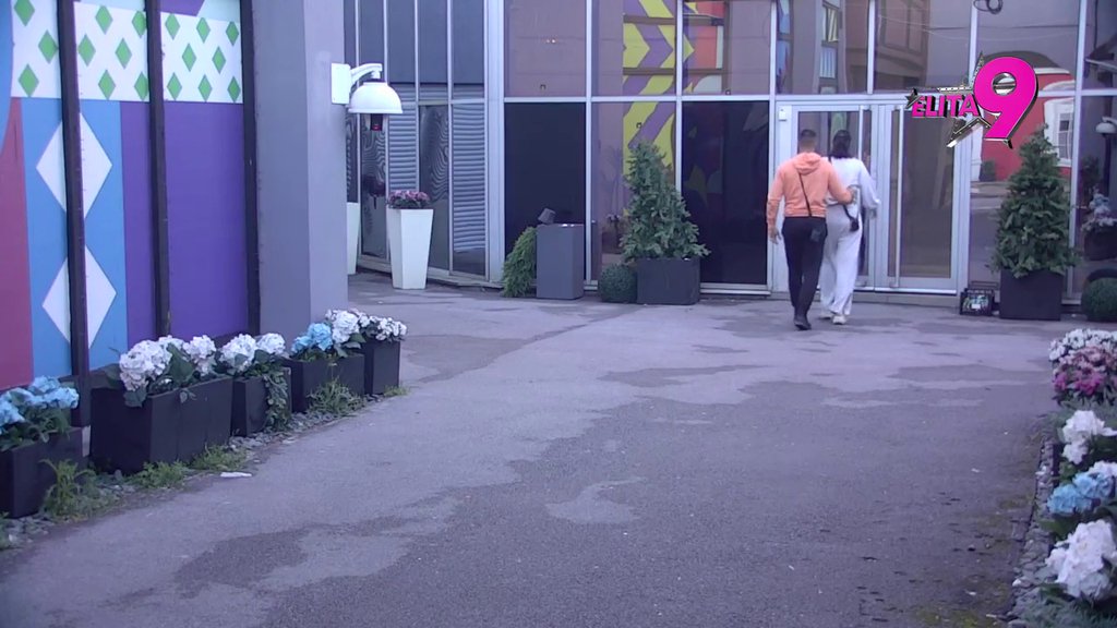 Mina Vrbaški roni krokodilske suze: Zbog Viktora totalno slomljena, on uspeo da je uteši! (VIDEO)