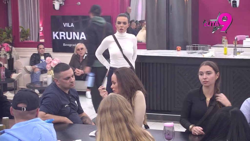 Ko ovu dramu režira?! Anita potkačila Maju kad je ugledala klip Maje i Đukića, otkrila da su bili INTIMNI, oni negiraju da među njima postoji nešto više (VIDEO)