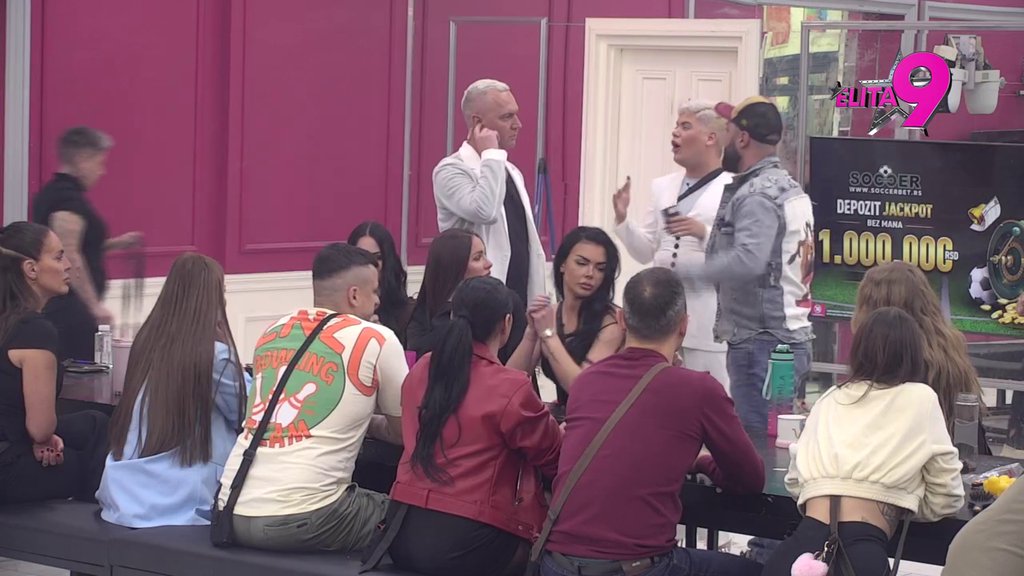 Obezbeđenje preplavilo kuću! Dača i Stanić demoliraju Anitu i Luku, Vujović urla iz petnih žila na obojicu: Ne možeš da čestitaš jer ti je rijaliti na prvom mestu (VIDEO)