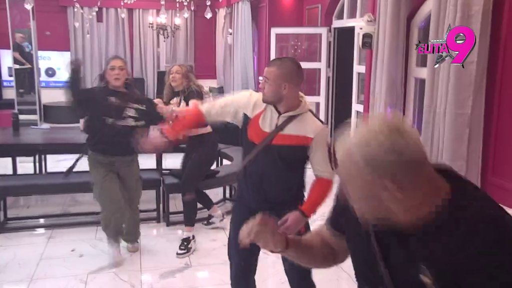 U BELU KUĆU ULETELO OBEZBEĐENJE! Anastasija nastavlja da divlja zbog Bore (VIDEO)