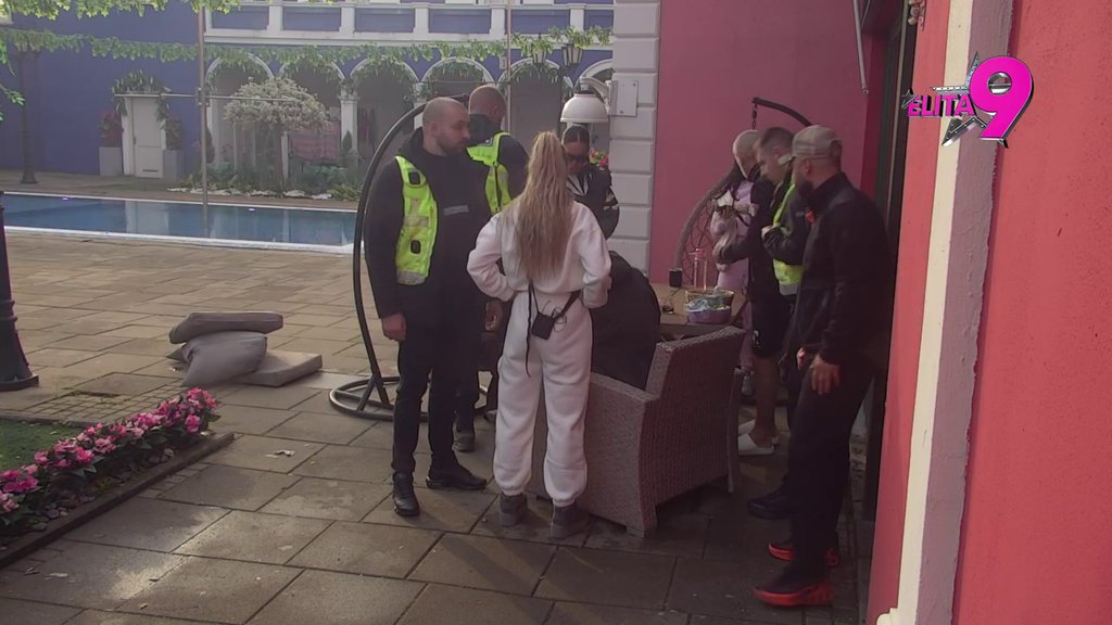 BIZARNOSTIMA NIKAD KRAJA: Aneli ne bira način da povredi Kačavendu, uputila joj SKANDALOZNE reči! (VIDEO)