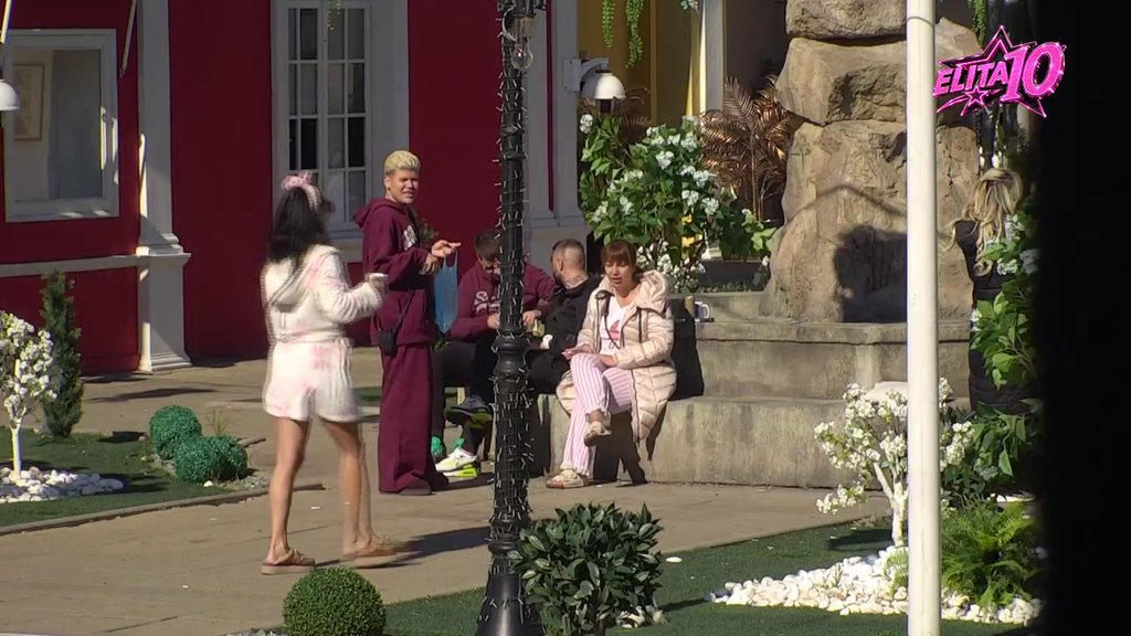 UČESNICI U NEVERICI! Nije im jasno zašto Anđela neće da prihvati poklone od podrške (VIDEO)