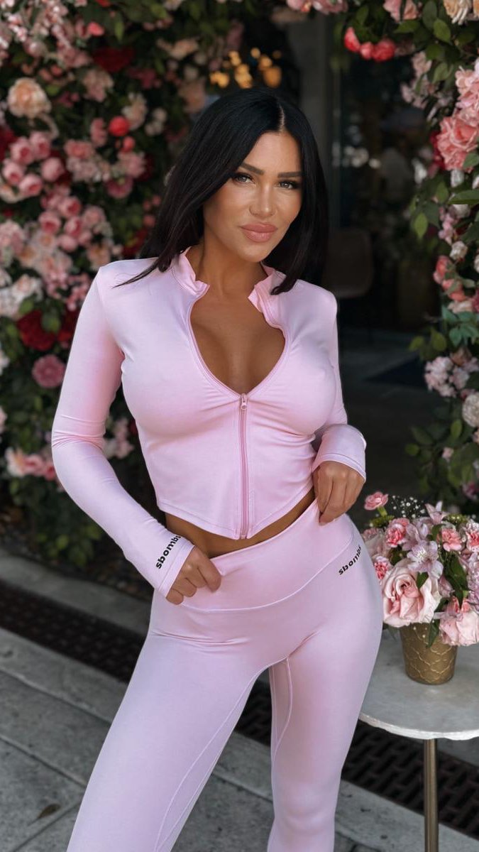 KAKAV PREOKRET U KARIJERI! Stanija bataljuje javni život, KUPUJE FARMU I ŽIVOTINJE, ovo su svi detalji!