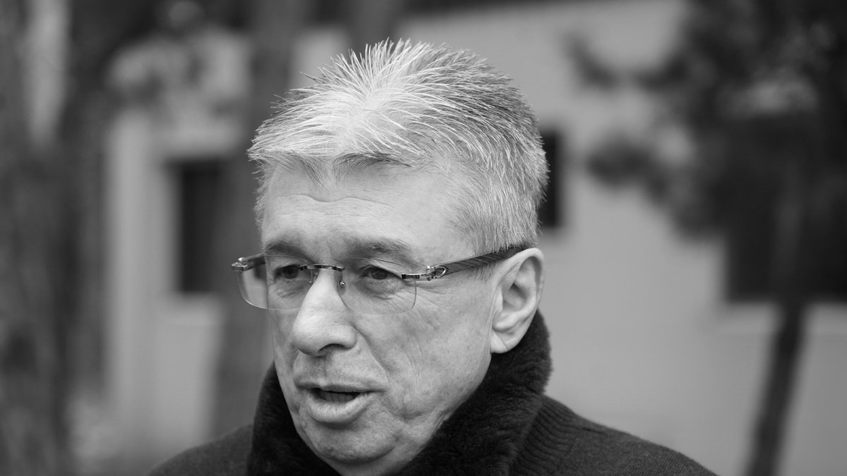 TEŽAK DAN U DOMU SAŠE POPOVIĆA: Umesto da slave, svi zavijeni u crno