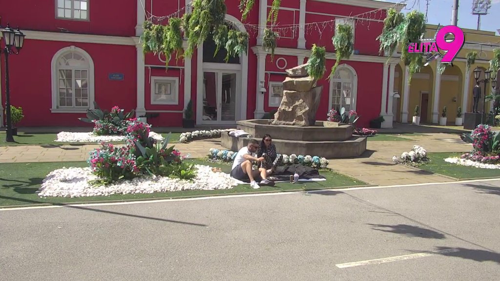 ALIBABIN PIKNIK! Maji priredio pravu gozbu na travi, ona se raspametila! (VIDEO)