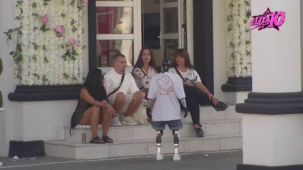 Filip je prošle godine napravio budalu od svake devojke, a sad Aneli od njega to pravi! Miljana i Dača uništili Ahmićku, ne prestaju da ispiraju usta njihovom vezom (VIDEO)
