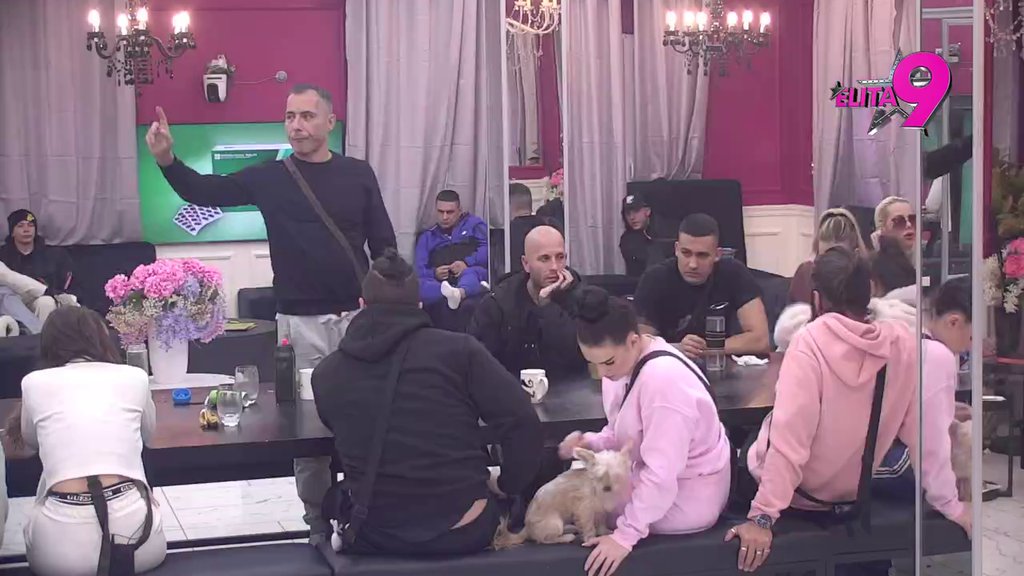 Haos ne prestaje: Jakšićka zaratila sa Kačavendom, Miki Dudić se umešao i žestoko je isprozivao! (VIDEO)