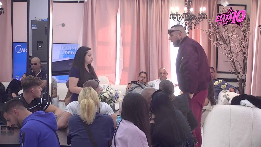 Filip Car ponovo u crvenom: Kristini sasuo sve u lice! (VIDEO)