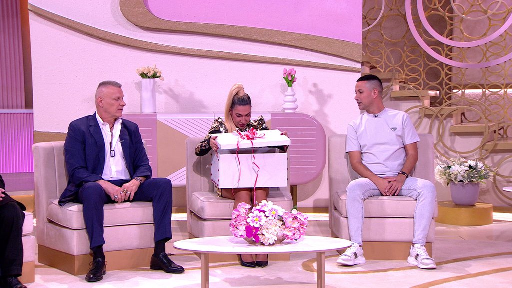 KRISTALI I DIJAMANTI: Sanja Marinković priredila Jovani Jeremić nesvakidašnje iznenađenje koje će pamtiti zauvek! Umalo zaplakala od sreće! (FOTO)