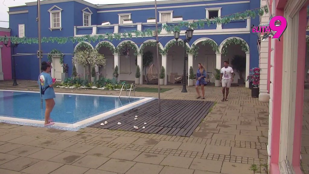 Kamere su sve zabeležile! Aneli i Filip se ljubili u krevetu, pa OTIŠLI U ŠTEK! Ova učesnica ih uhvatila NA DELU! (VIDEO)