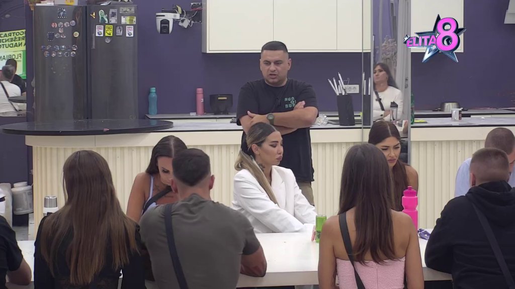 Jasno je šta radiš, ali žrtva biti nećeš: Bebica unakazio Aneli za sva vremena, priznao da je velika nula od prijatelja! (VIDEO)