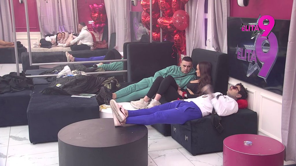 Tako, samo mi vi budite dobri: Đukić i Bebica samo što se ne izljube, Teodora ostala šokirana prizorom! (VIDEO)