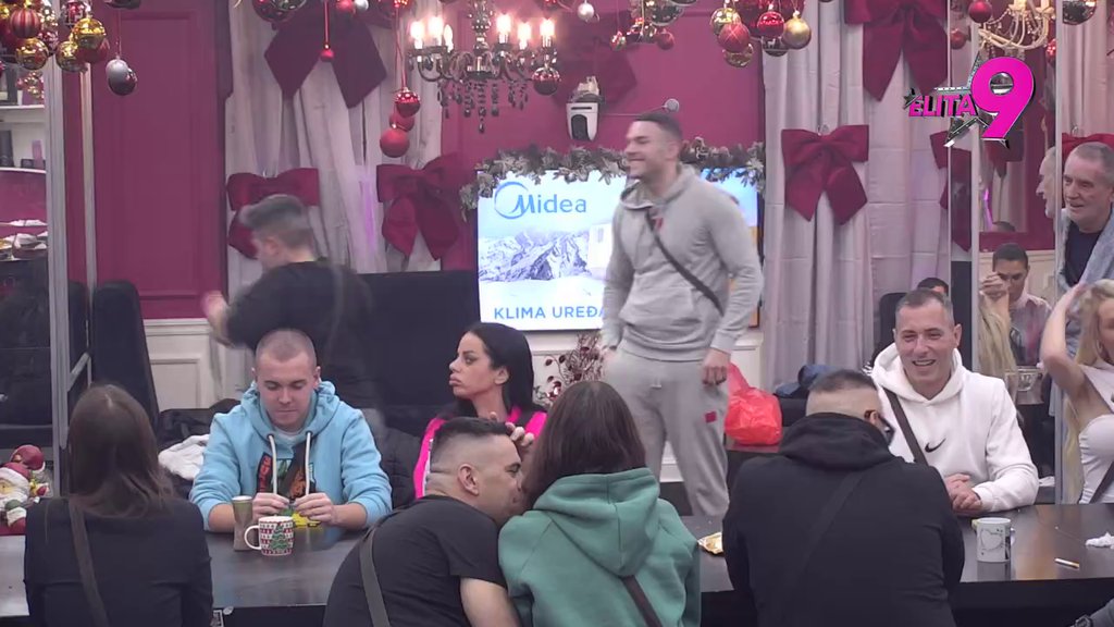 Nižu udarce jedno za drugim: Aneli jedom rečenicom ponizila bivše momke, Anđelo jedva dočekao da unakazi Ivana: Platili su ga u cistarnama vinjaka (VIDEO)