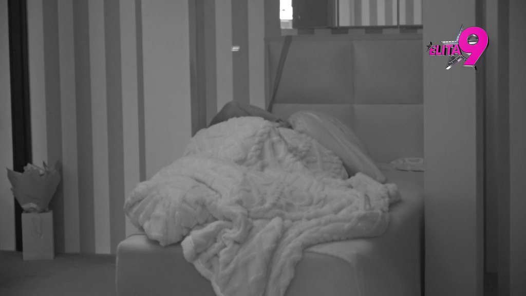 Bebice, ovo nije aprililili: Teodora i Filip se dohvatili u krevetu, sve puca od strasti! (VIDEO)