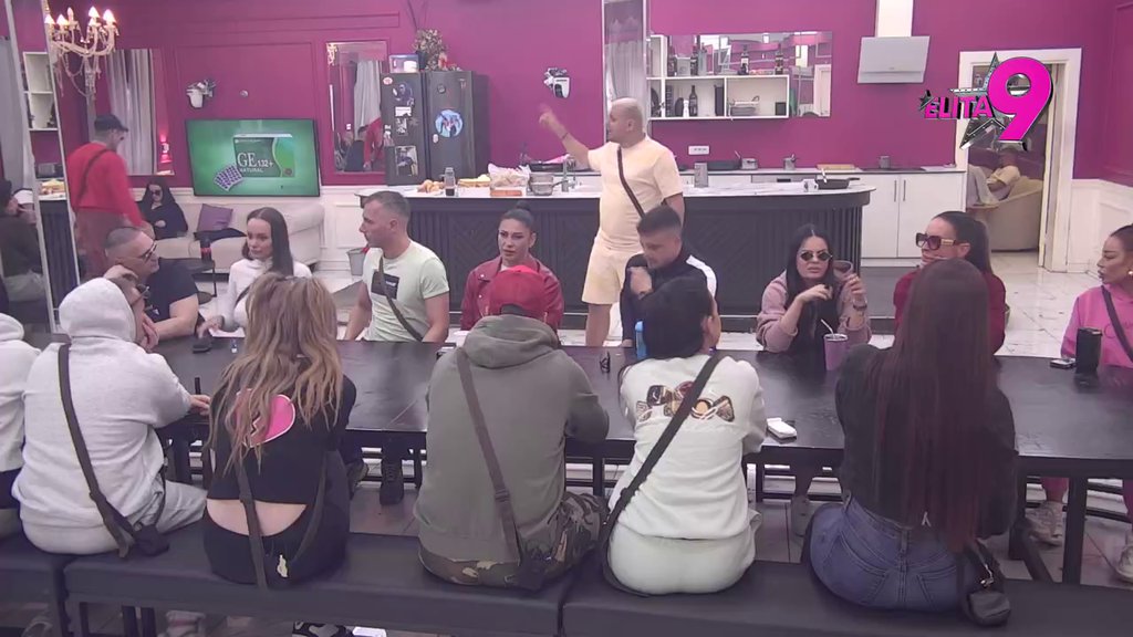 SUKOB KOJI JE ESKALIRAO! Anastija polila Boru, on ne prestaje da je urniše: Ne bih te pipnuo ni bacačem plamena (VIDEO)