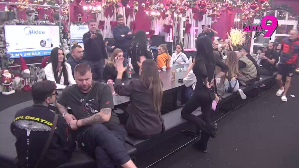 Sa 70 godina priča da će celog da ga stavi u usta: Matora obelodanila vruće razgovore Milosave i Jovana Rajića, nastao haos u Beloj kući! (VIDEO)