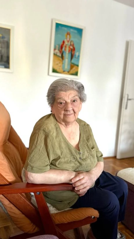 Kijina baka ima 92 godine, a unuci joj priredili IZNENAĐENJE za pamćenje! Evo koliko Kockareva liči na nju (FOTO)