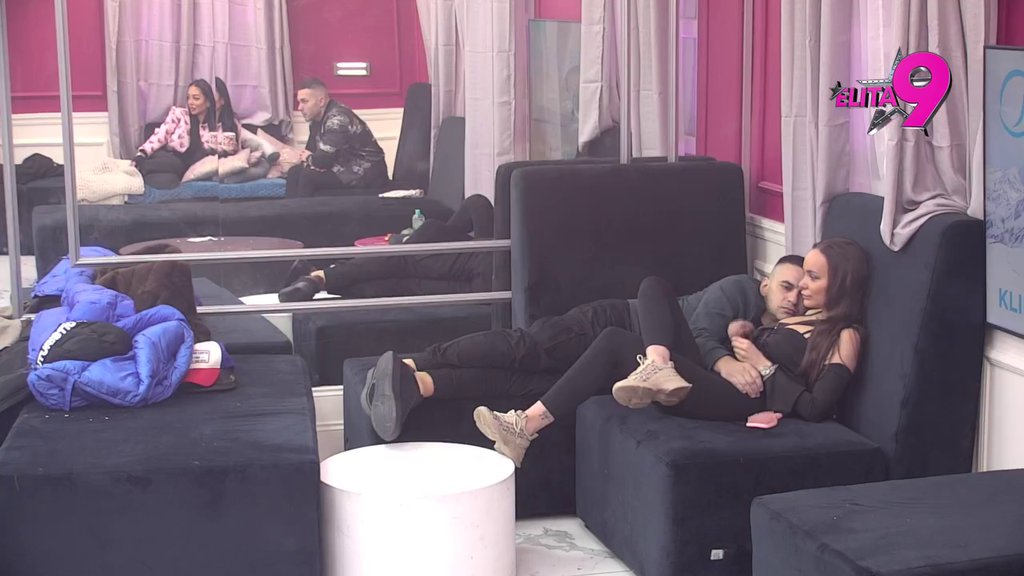 Puca tikva! Teodora i Bebica pene i divljaju jedno na drugo, veza pred raskidom: Nemoj da mi se kriviš majmučino jedna bolesna (VIDEO)