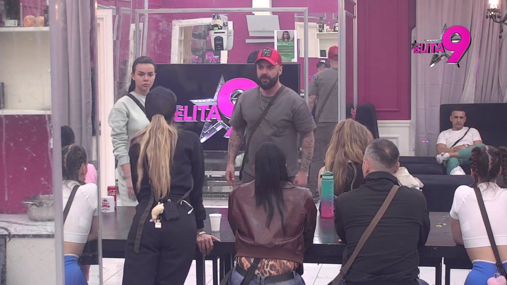 BUKTI RAT, TRESE SE BELA KUĆA: Aneli razvalila Anitu i Luku, pljušte teške prozivke na sve strane! (VIDEO)