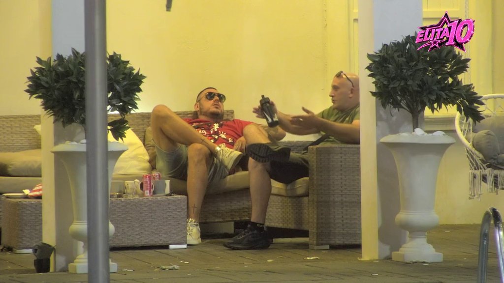 URNEBESNO! Milan zapenio, Car pokušava da dođe do reči: SVI TI SE SMEJU, ISPADAŠ BUDALA! (VIDEO)